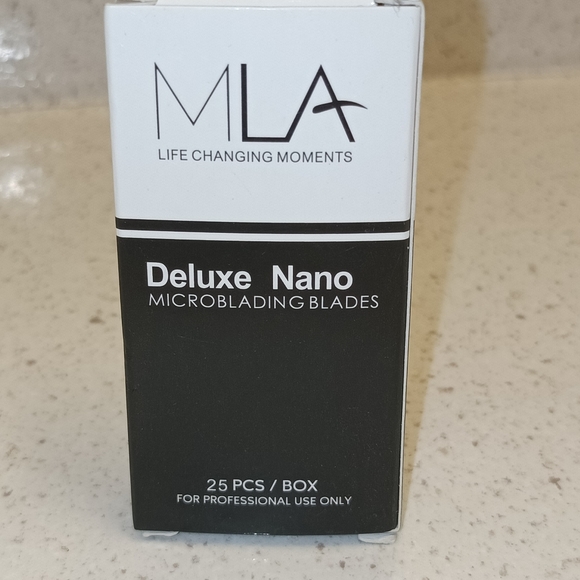 MLA Deluxe Nano Microblading Blades - Picture 4 of 4
